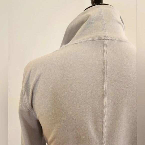 || UNDER ARMOUR || small zip up jacket - Picture 8 of 11